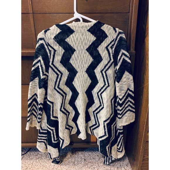 Women’s Flowy Knit Cardigan - Picture 2 of 3